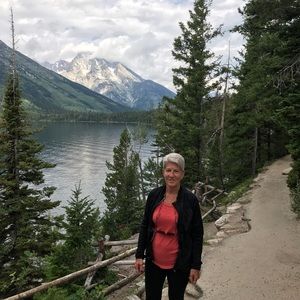 Meet your Posher, Elaine